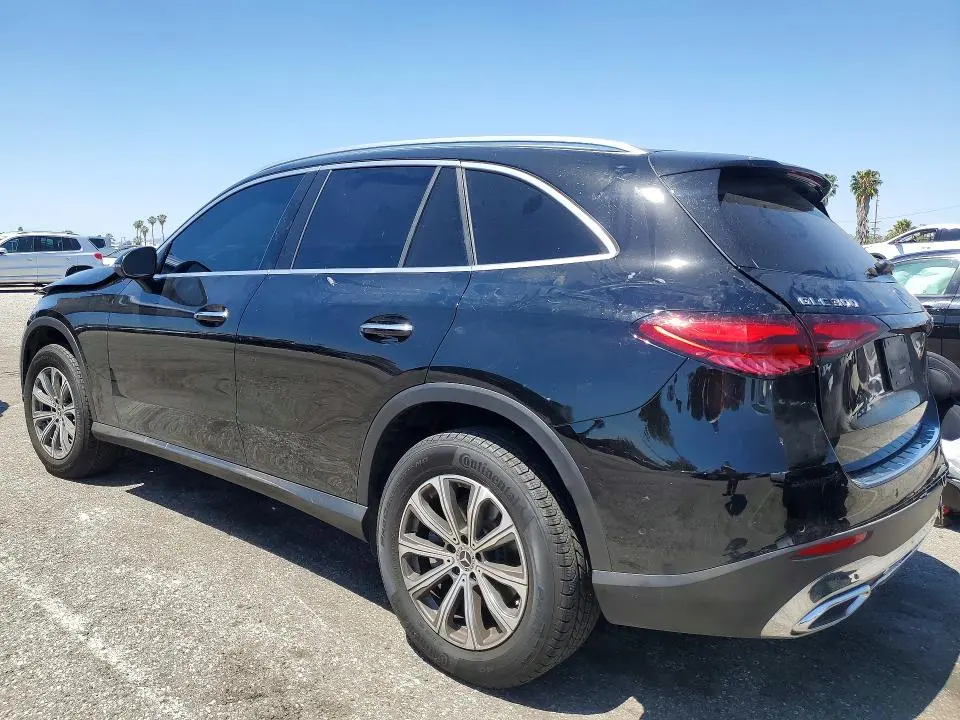 2025 MERCEDES-BENZ GLC 300  