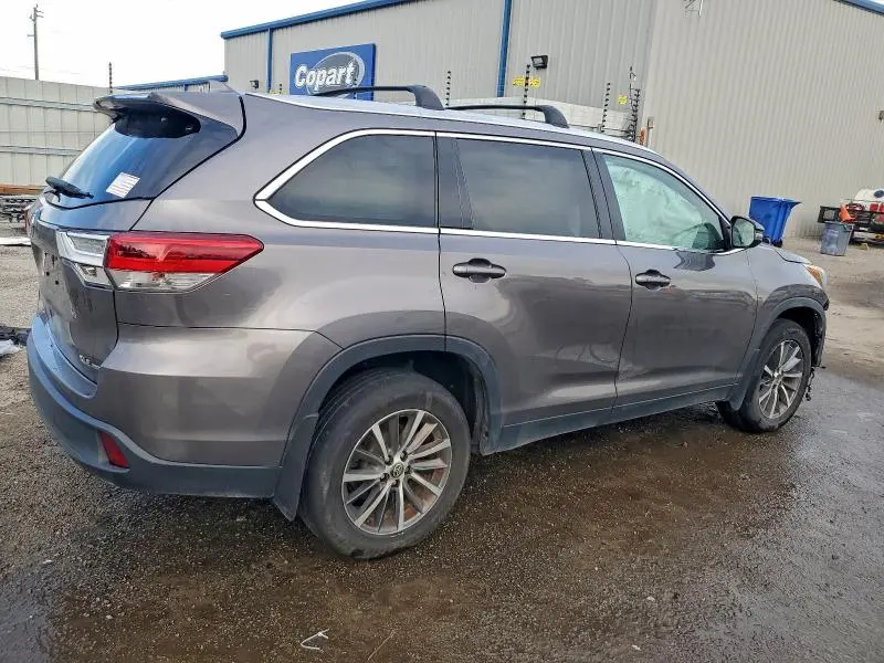 2019 TOYOTA HIGHLANDER SE  