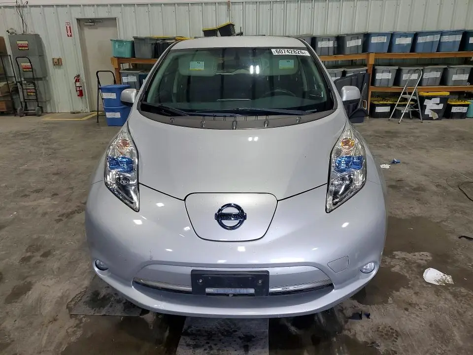 2015 NISSAN LEAF SV  