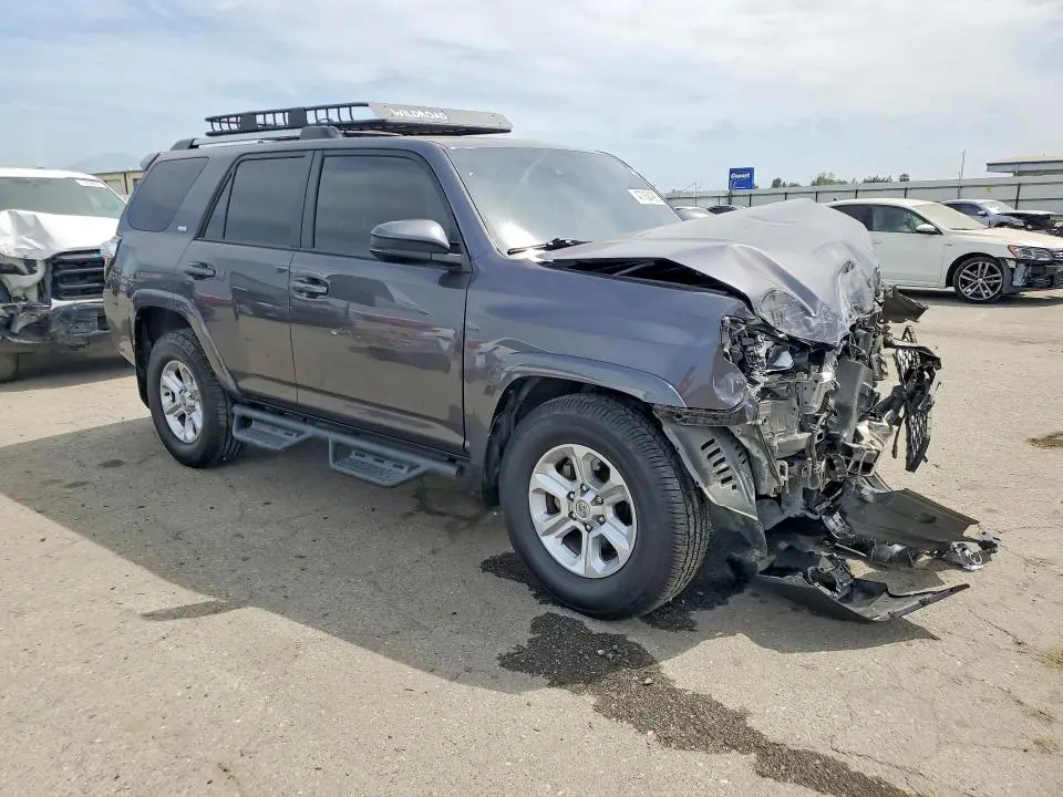 2022 TOYOTA 4RUNNER SR5  