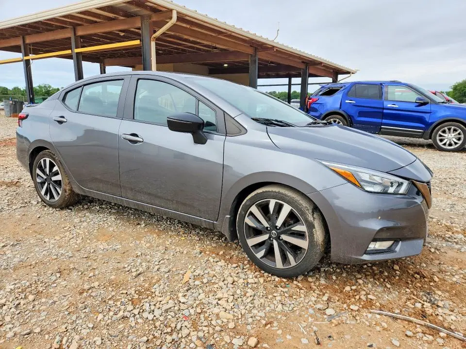 2021 NISSAN VERSA SR  