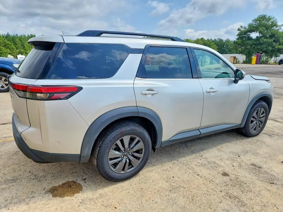 2024 NISSAN PATHFINDER SV  