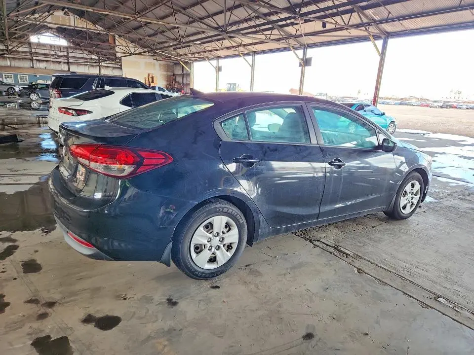 2017 KIA FORTE LX  