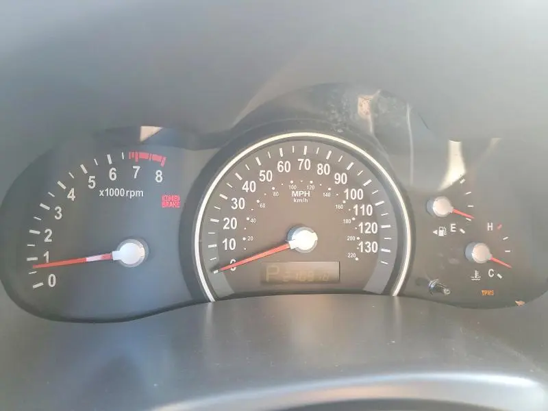 2012 KIA SEDONA LX  
