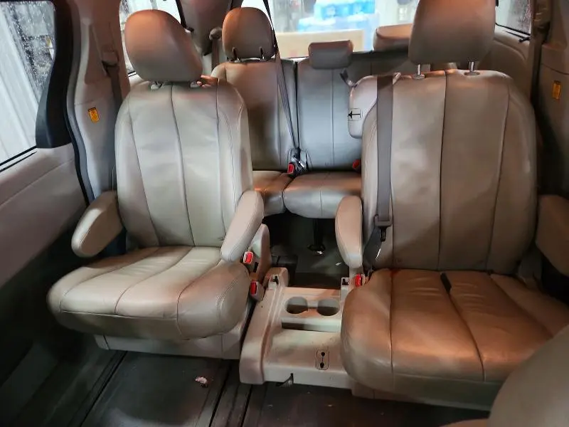 2011 TOYOTA SIENNA LE  