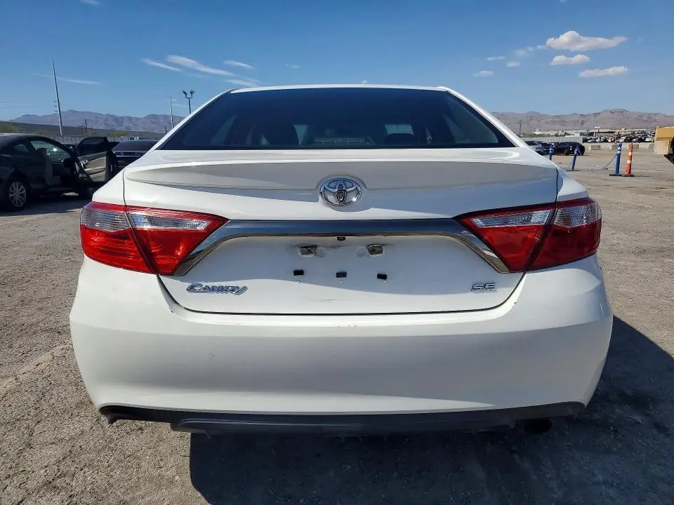 2015 TOYOTA CAMRY SE  