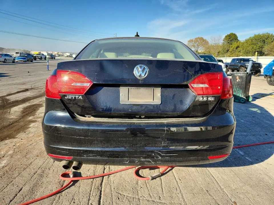 2011 VOLKSWAGEN JETTA SE  