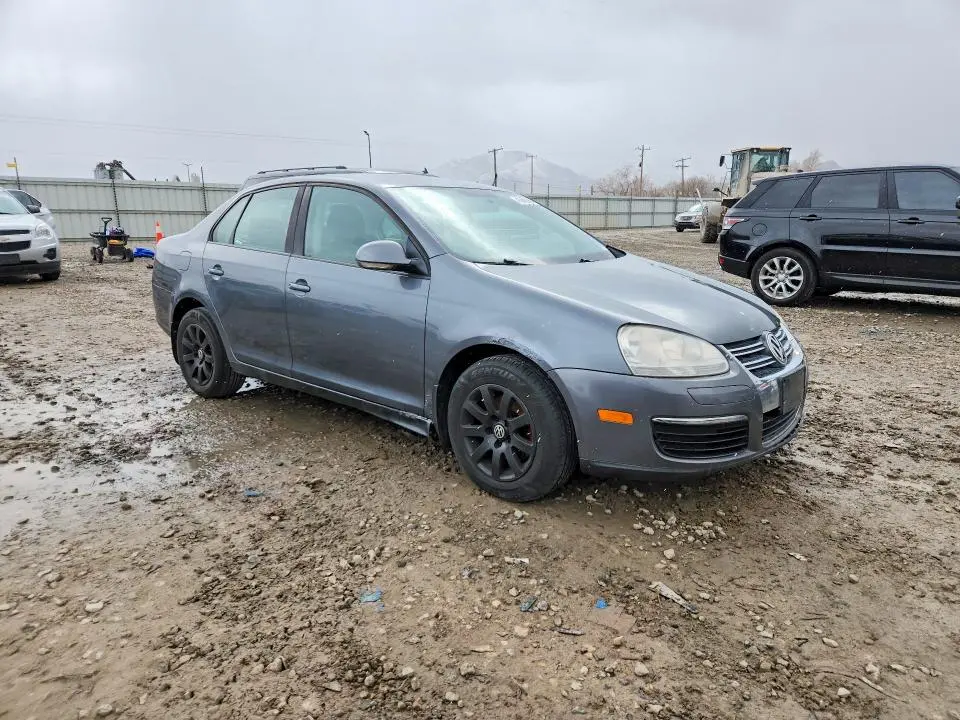 2010 VOLKSWAGEN JETTA S  