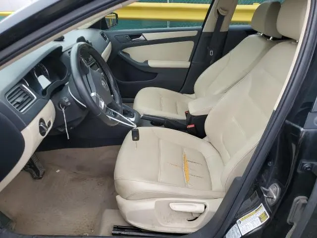 2012 VOLKSWAGEN JETTA SE  