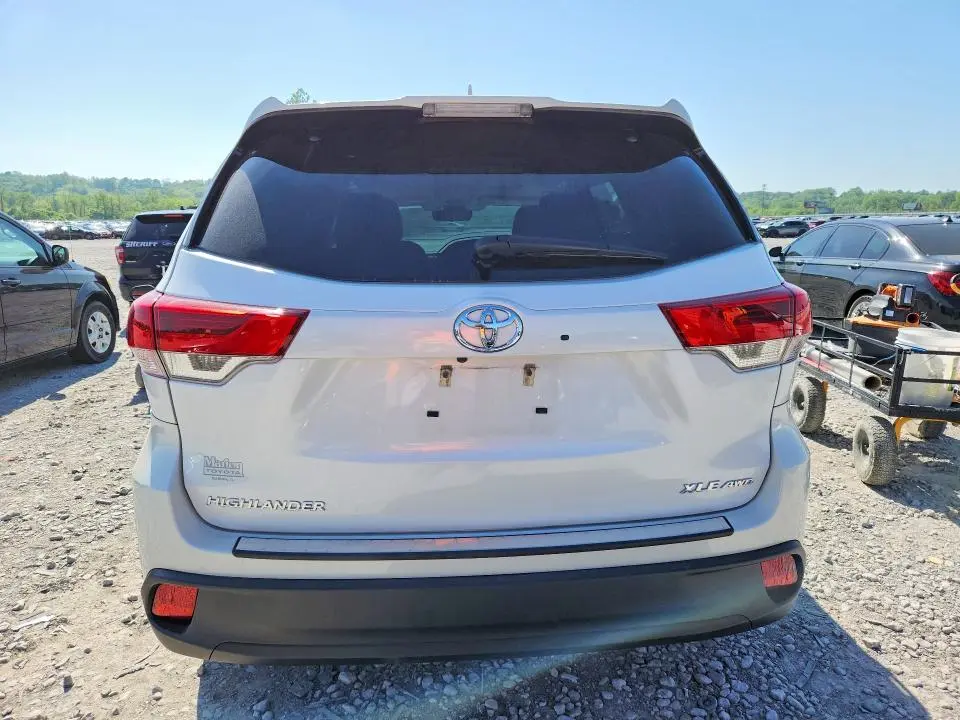2017 TOYOTA HIGHLANDER XLE  