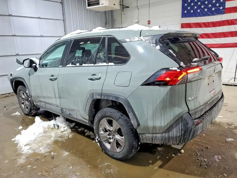 2022 TOYOTA RAV4 XLE  