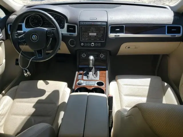 2016 VOLKSWAGEN TOUAREG SPORT  