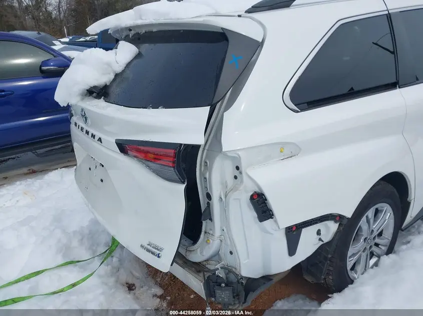 2022 TOYOTA SIENNA XSE