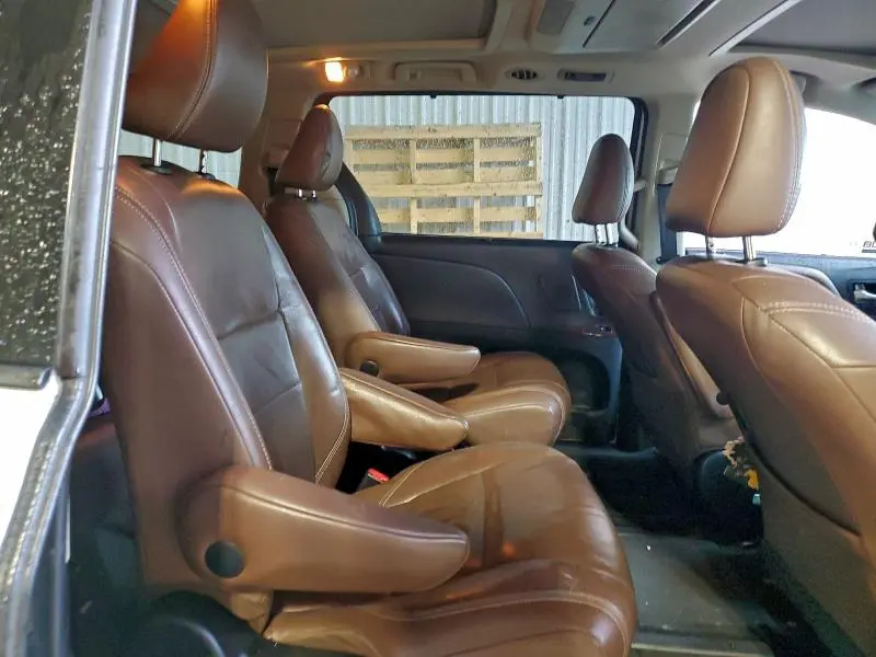 2017 TOYOTA SIENNA XLE  