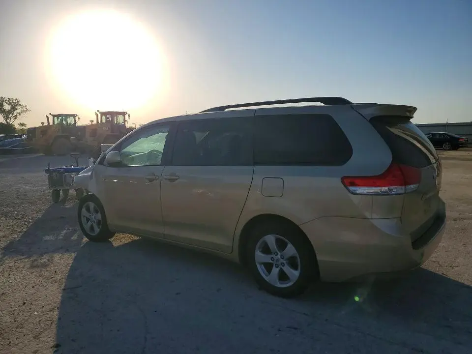 2011 TOYOTA SIENNA LE  