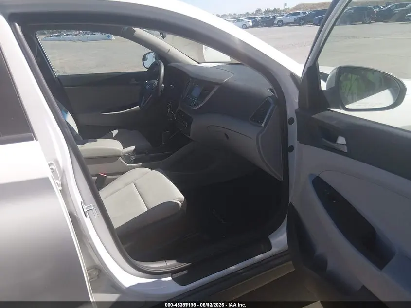 2018 HYUNDAI TUCSON SE