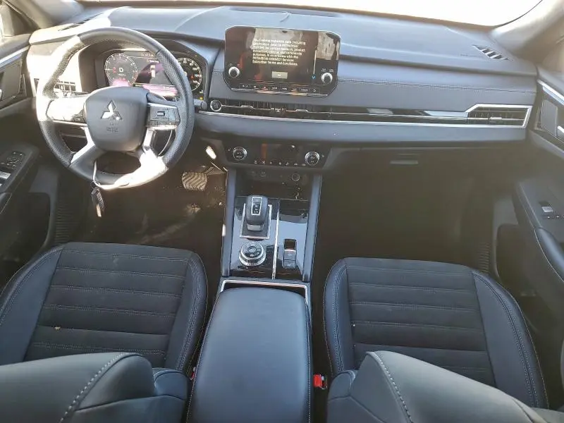 2024 MITSUBISHI OUTLANDER SE  