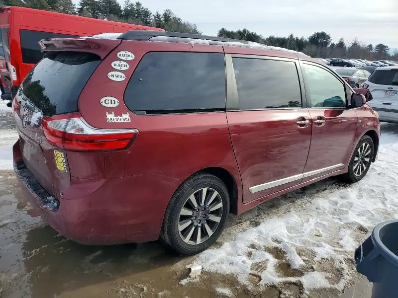2018 TOYOTA SIENNA XLE  