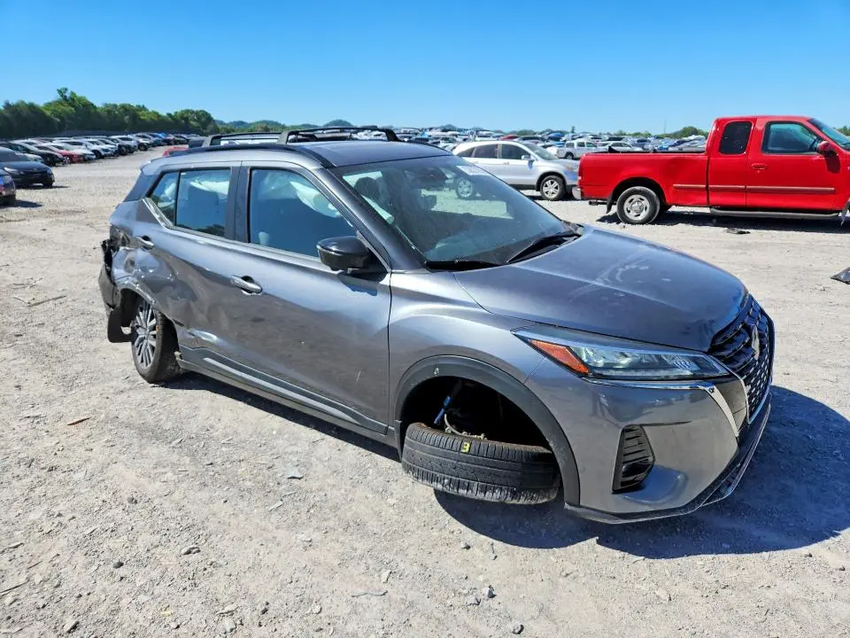 2021 NISSAN KICKS SR  