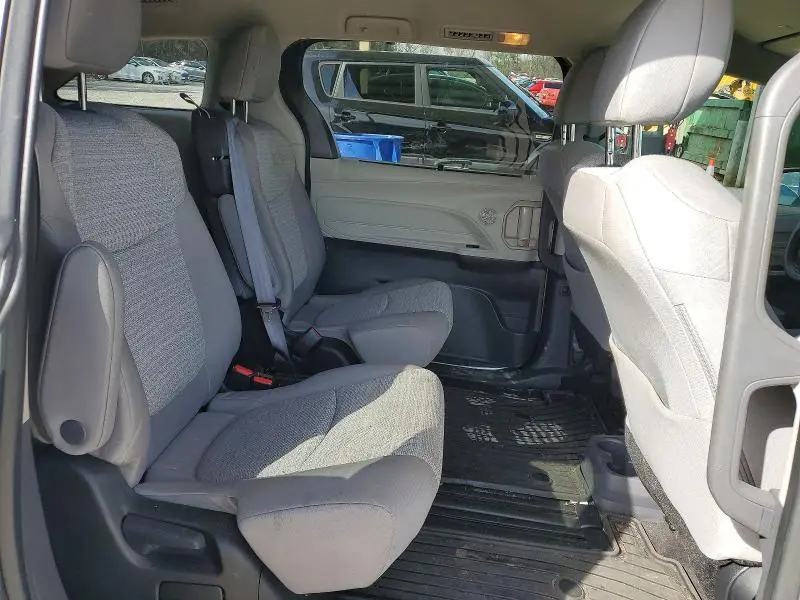 2023 TOYOTA SIENNA LE 8-PASSENGER  