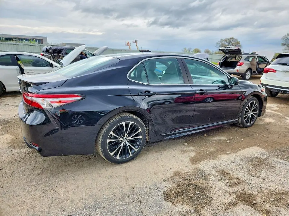 2018 TOYOTA CAMRY SE  
