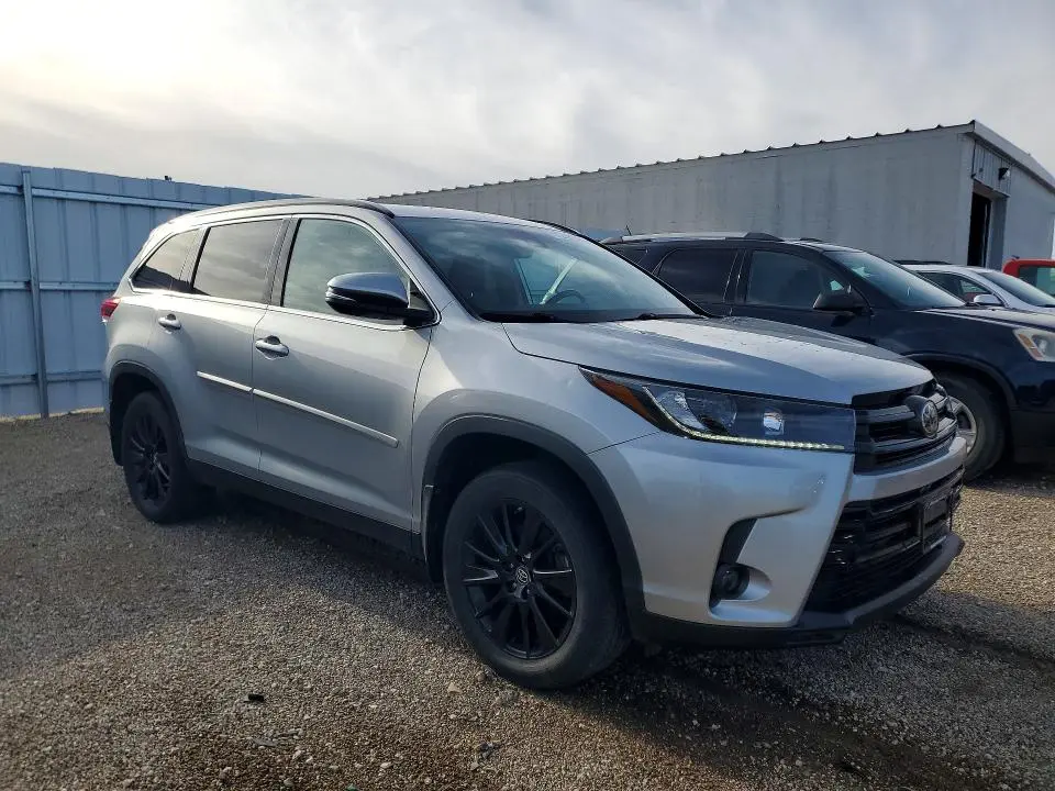 2019 TOYOTA HIGHLANDER SE  