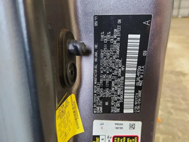 2012 TOYOTA SIENNA LE  