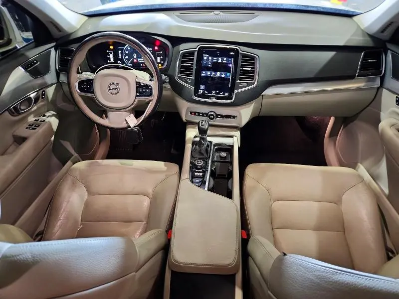 2017 VOLVO XC90 T5  