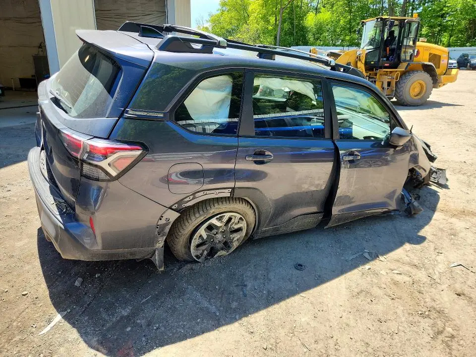 2025 SUBARU FORESTER   