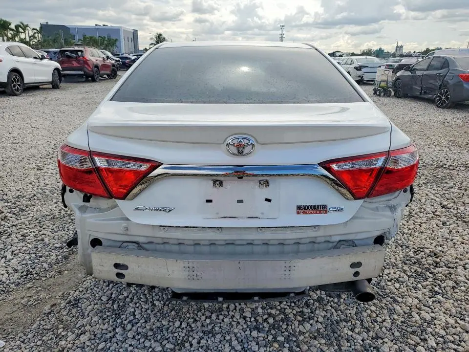 2017 TOYOTA CAMRY SE  