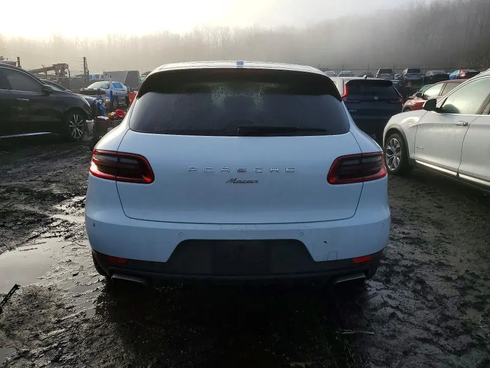 2018 PORSCHE MACAN   