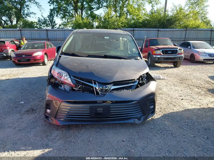 2019 TOYOTA SIENNA XLE 8 PASSENGER