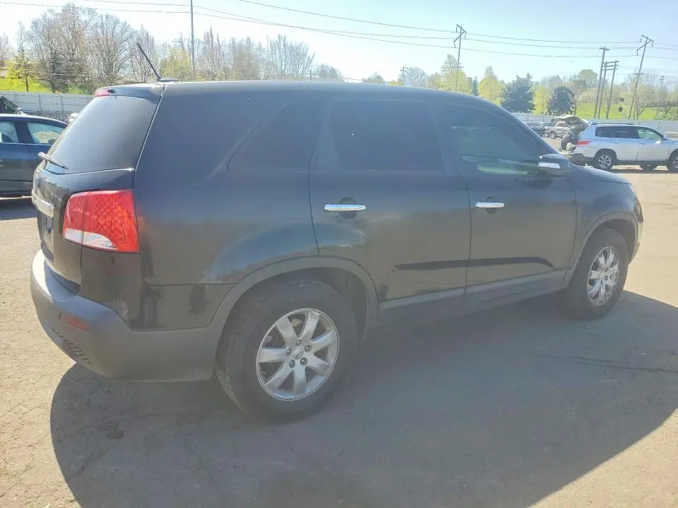 2013 KIA SORENTO LX  
