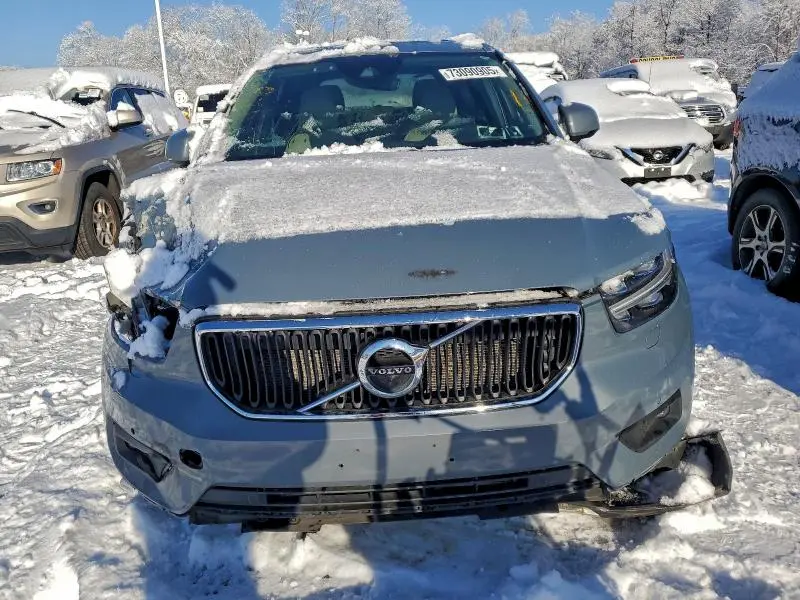 2020 VOLVO XC40 T5 MOMENTUM  
