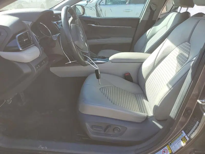 2019 TOYOTA CAMRY SE  