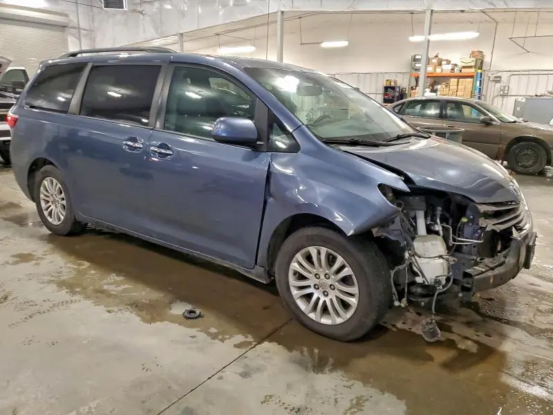 2015 TOYOTA SIENNA XLE  