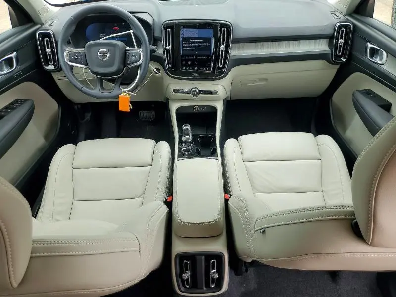 2026 VOLVO XC40 PLUS  
