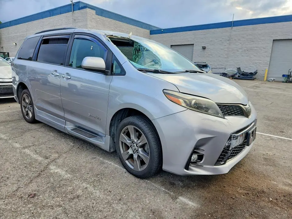 2018 TOYOTA SIENNA SE 8-PASSENGER  