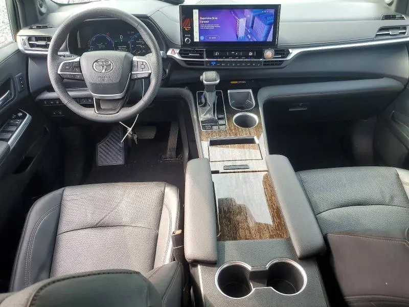 2025 TOYOTA SIENNA   