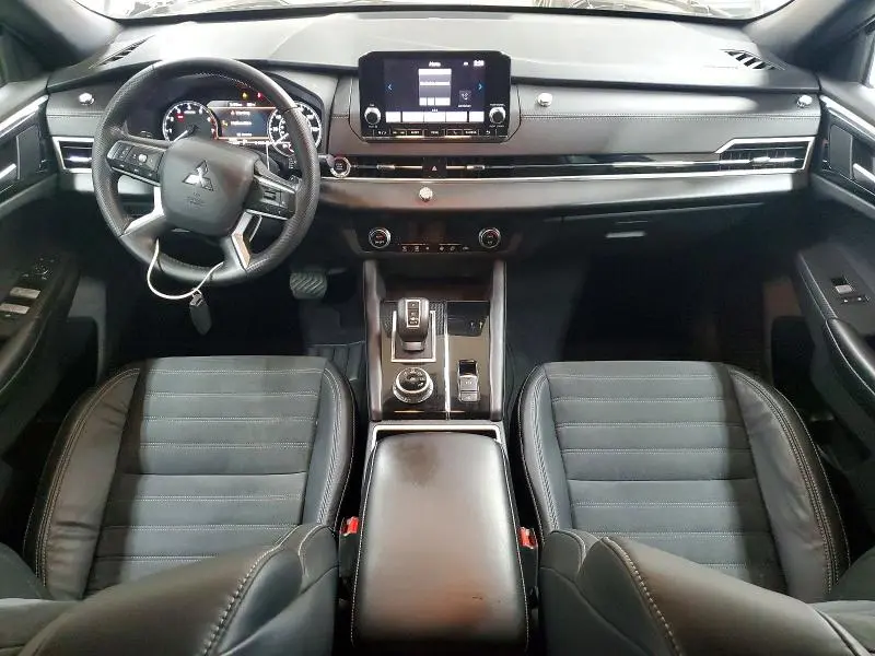 2022 MITSUBISHI OUTLANDER SE  