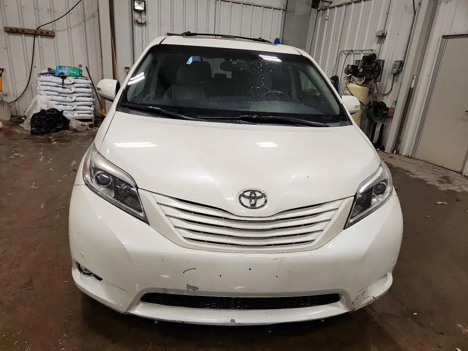 2017 TOYOTA SIENNA LIMITED PREMIUM 7-PASSENGER  