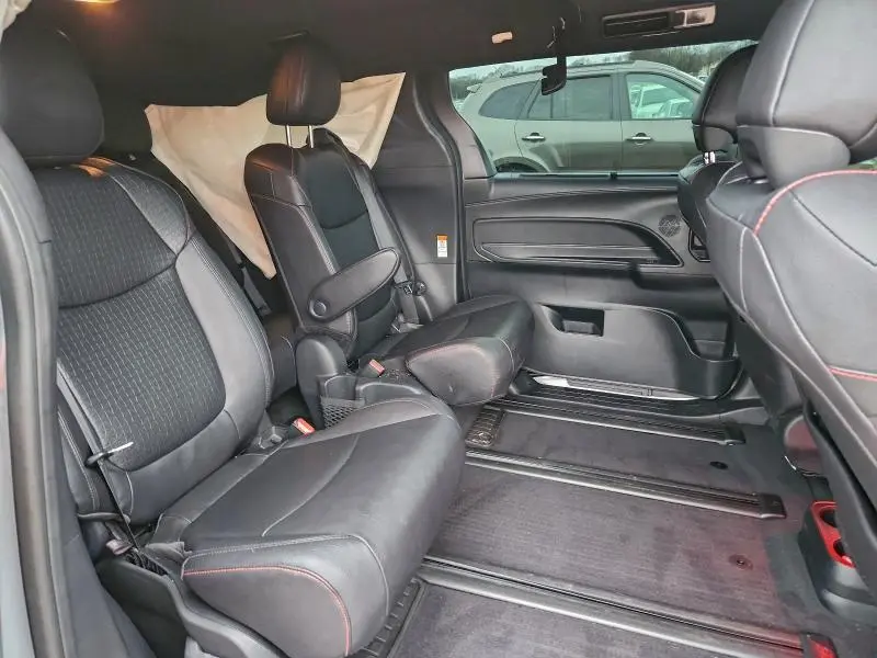 2025 TOYOTA SIENNA XSE  