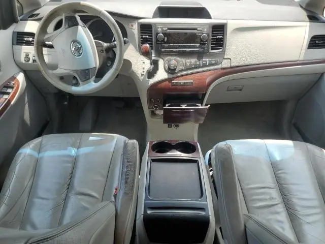 2011 TOYOTA SIENNA XLE  