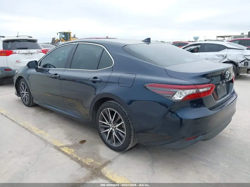 2021 TOYOTA CAMRY XLE
