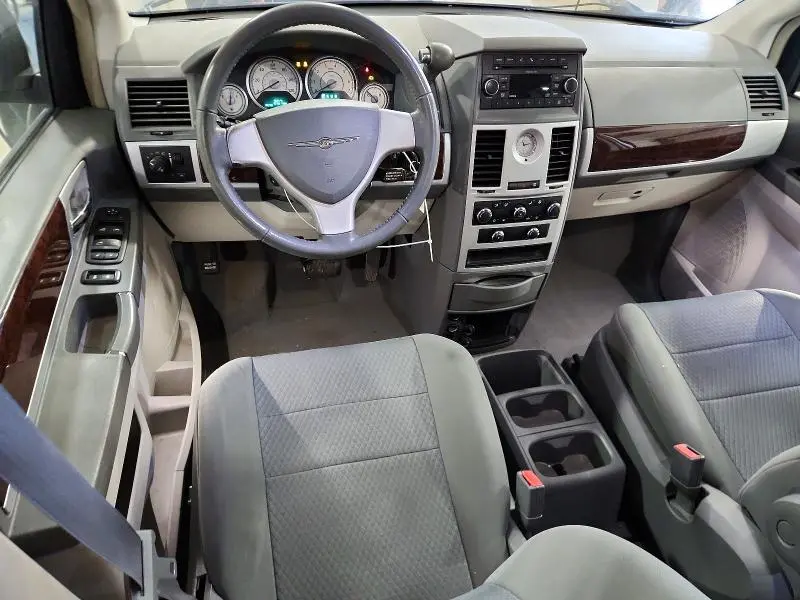 2010 CHRYSLER TOWN & COUNTRY TOURING  