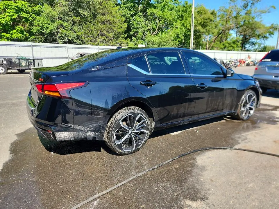 2023 NISSAN ALTIMA SR  
