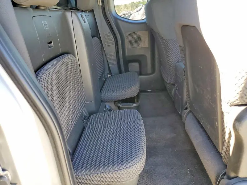 2011 NISSAN FRONTIER SV V6  