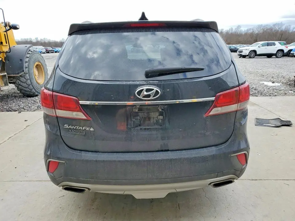 2018 HYUNDAI SANTA FE SE  