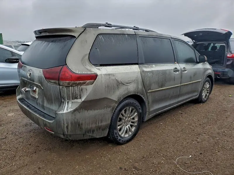 2014 TOYOTA SIENNA XLE  