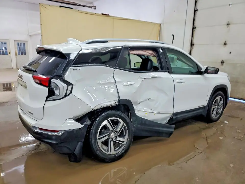 2021 GMC TERRAIN SLT  